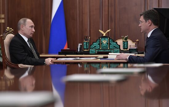 Президент РФ В. Путин встретился с министром энергетики РФ А. Новаком