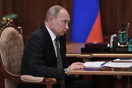 Президент РФ В. Путин встретился с министром энергетики РФ А. Новаком