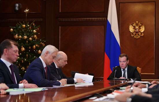 Премьер-министр РФ Д. Медведев провел совещание о развитии отечественной мобильной операционной системы