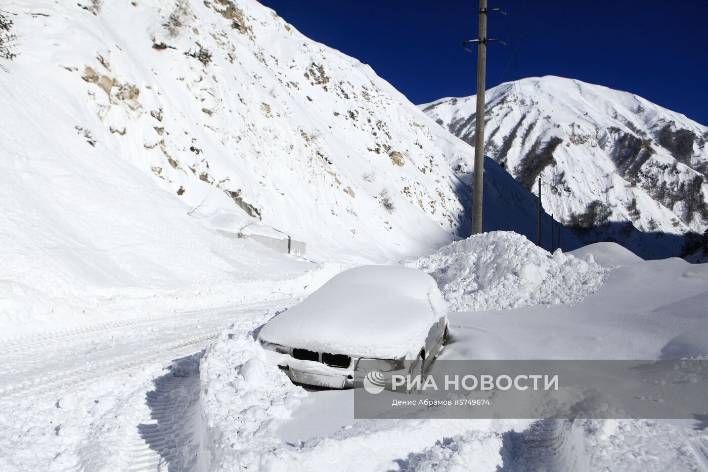 Сход снежных лавин продолжается на Транскавказской магистрали