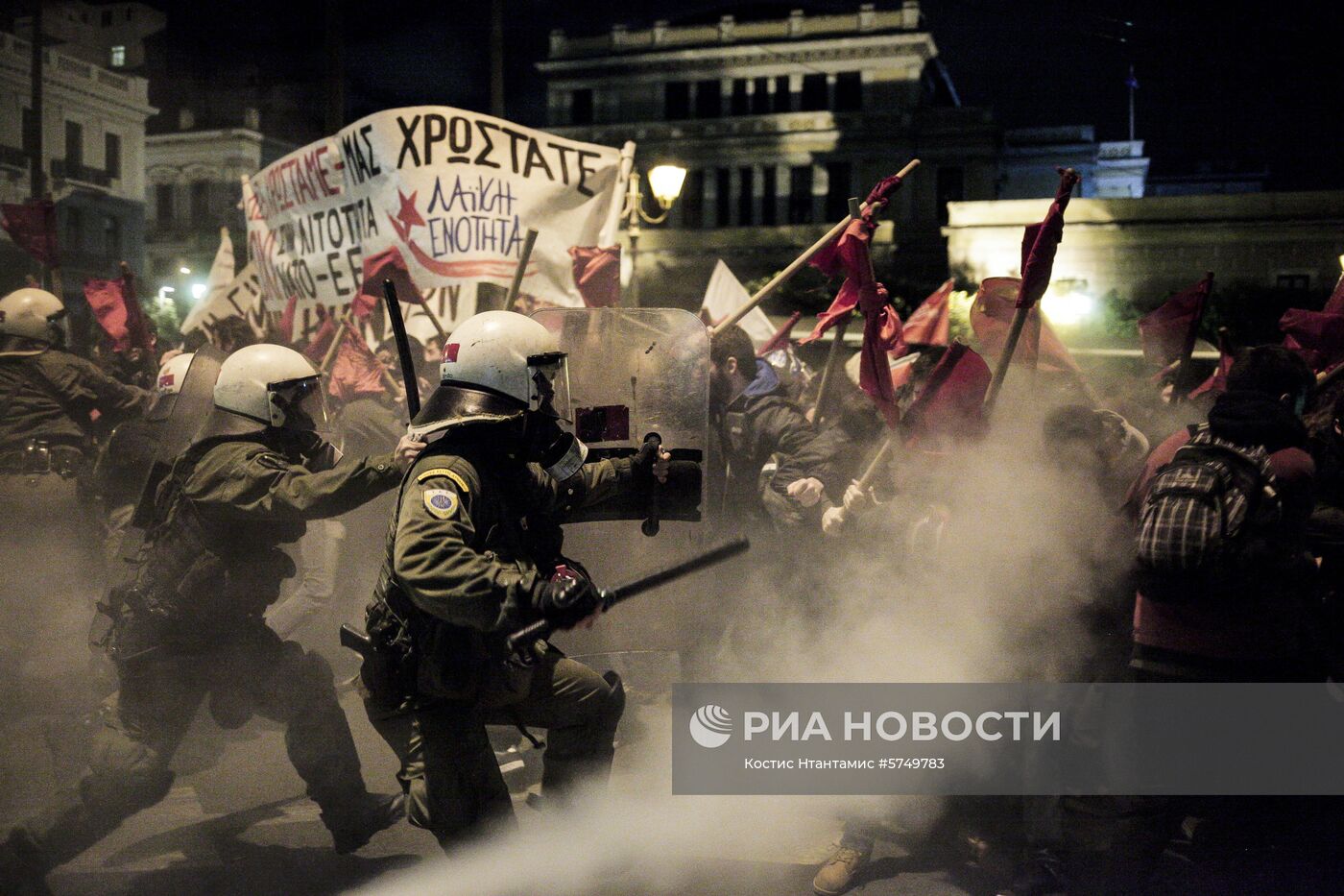 Акция в Афинах против визита Ангелы Меркель