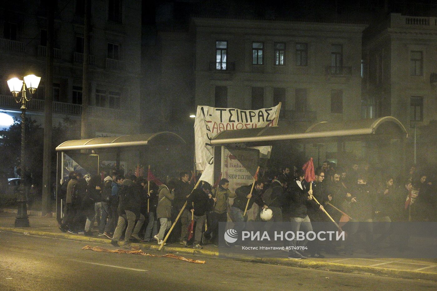 Акция в Афинах против визита Ангелы Меркель