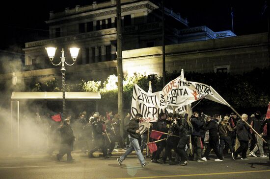 Акция в Афинах против визита Ангелы Меркель