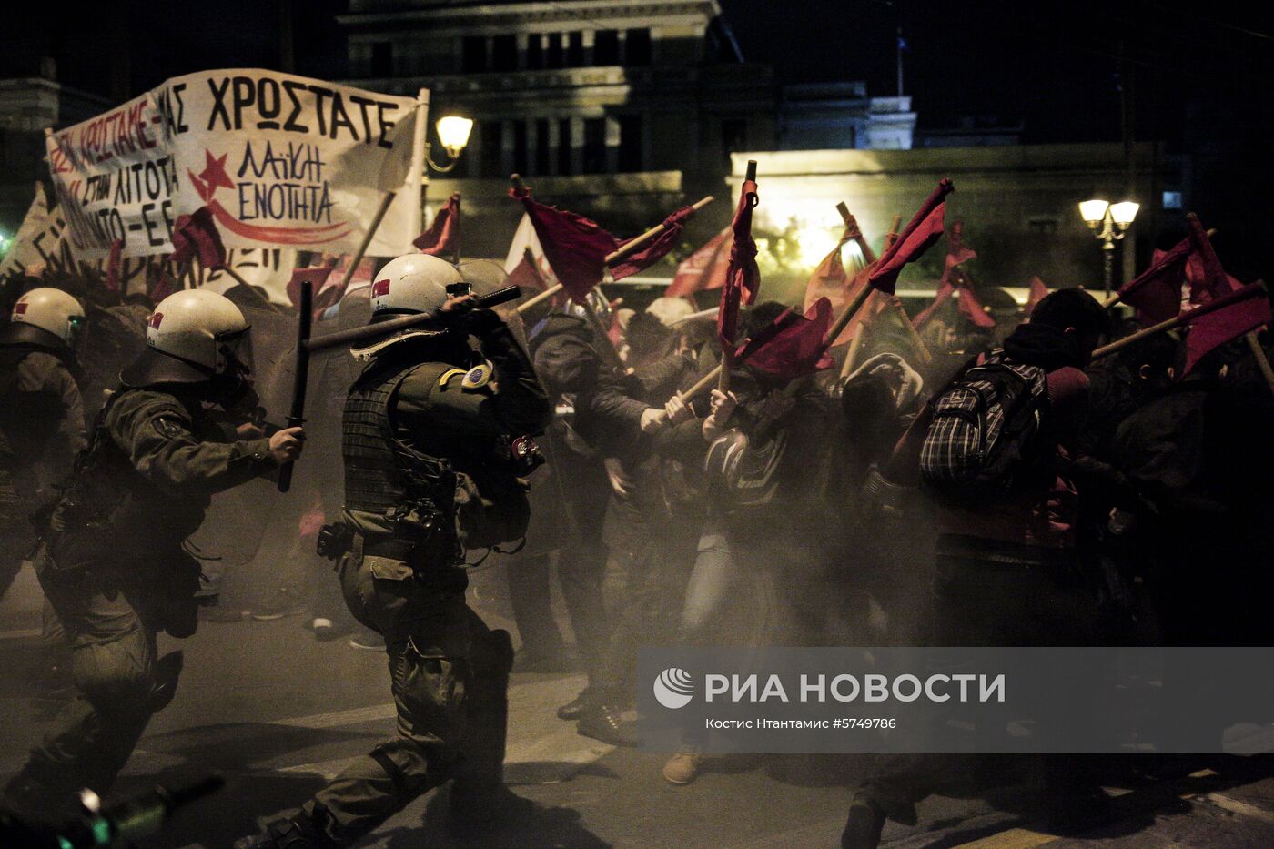 Акция в Афинах против визита Ангелы Меркель