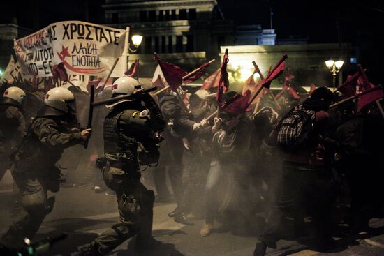 Акция в Афинах против визита Ангелы Меркель