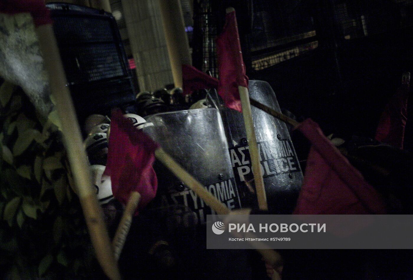 Акция в Афинах против визита Ангелы Меркель