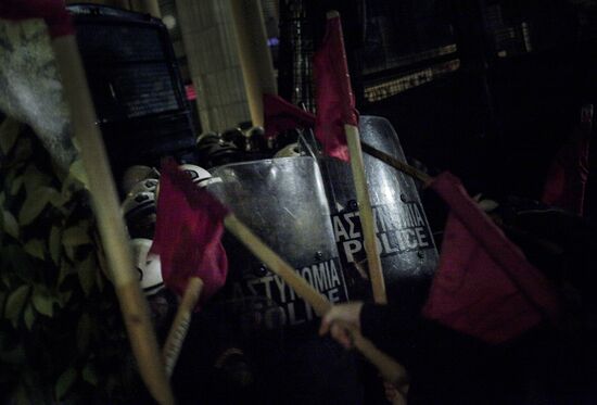 Акция в Афинах против визита Ангелы Меркель