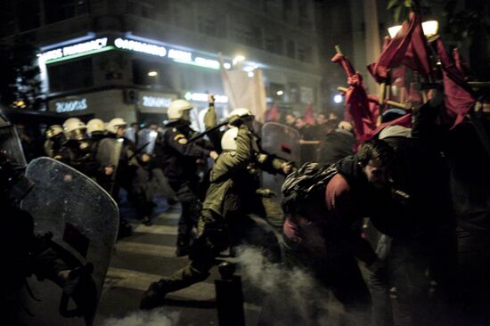 Акция в Афинах против визита Ангелы Меркель