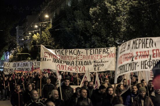 Акция в Афинах против визита Ангелы Меркель