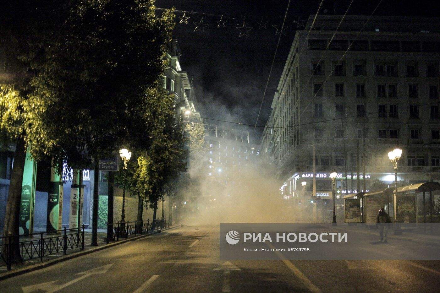 Акция в Афинах против визита Ангелы Меркель