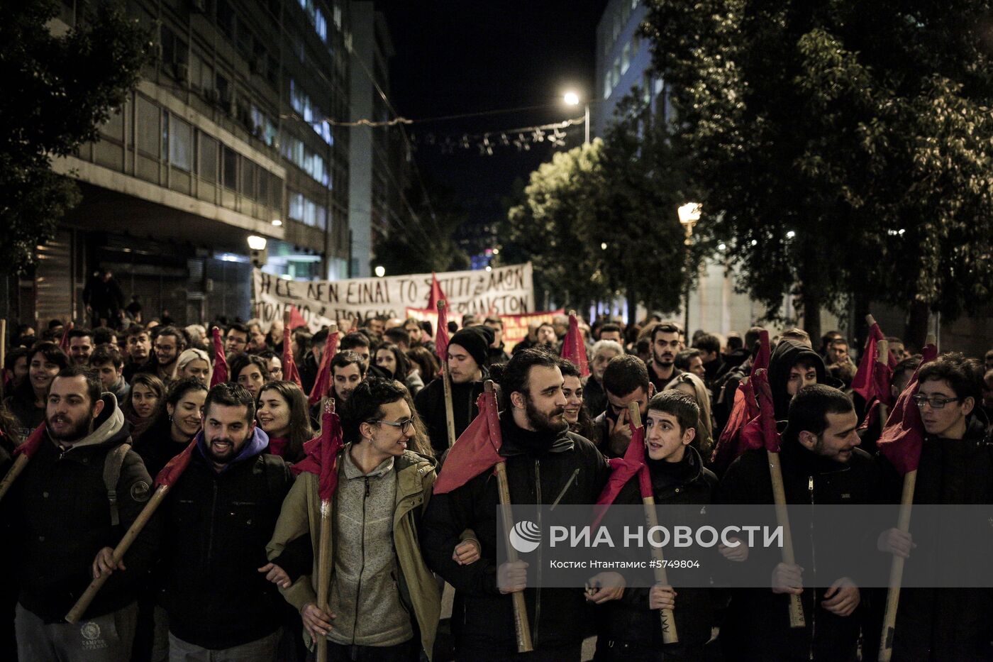 Акция в Афинах против визита Ангелы Меркель