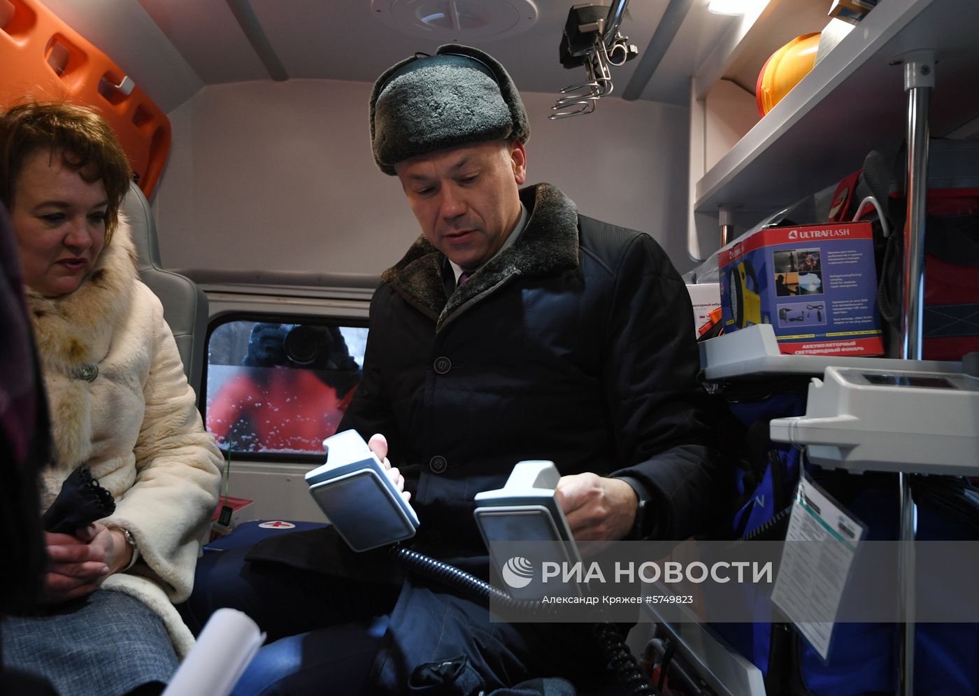 Передача автомобилей скорой помощи медучреждениям Новосибирска