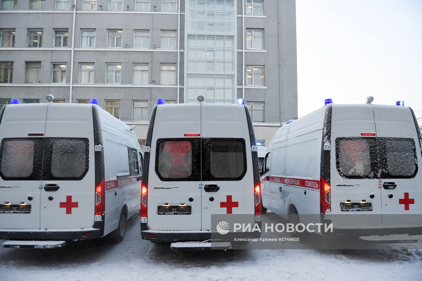 Передача автомобилей скорой помощи медучреждениям Новосибирска