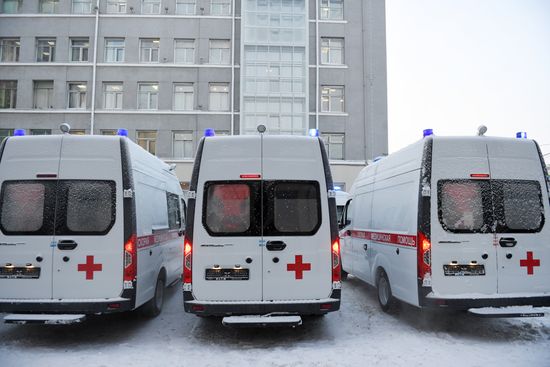 Передача автомобилей скорой помощи медучреждениям Новосибирска