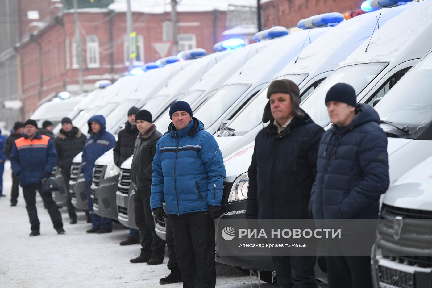 Передача автомобилей скорой помощи медучреждениям Новосибирска