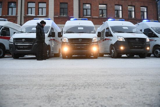 Передача автомобилей скорой помощи медучреждениям Новосибирска