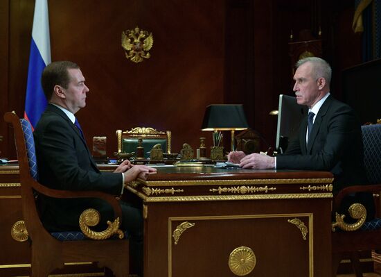 Премьер-министр РФ Д. Медведев встретился с губернатором Ульяновской области С. Морозовым