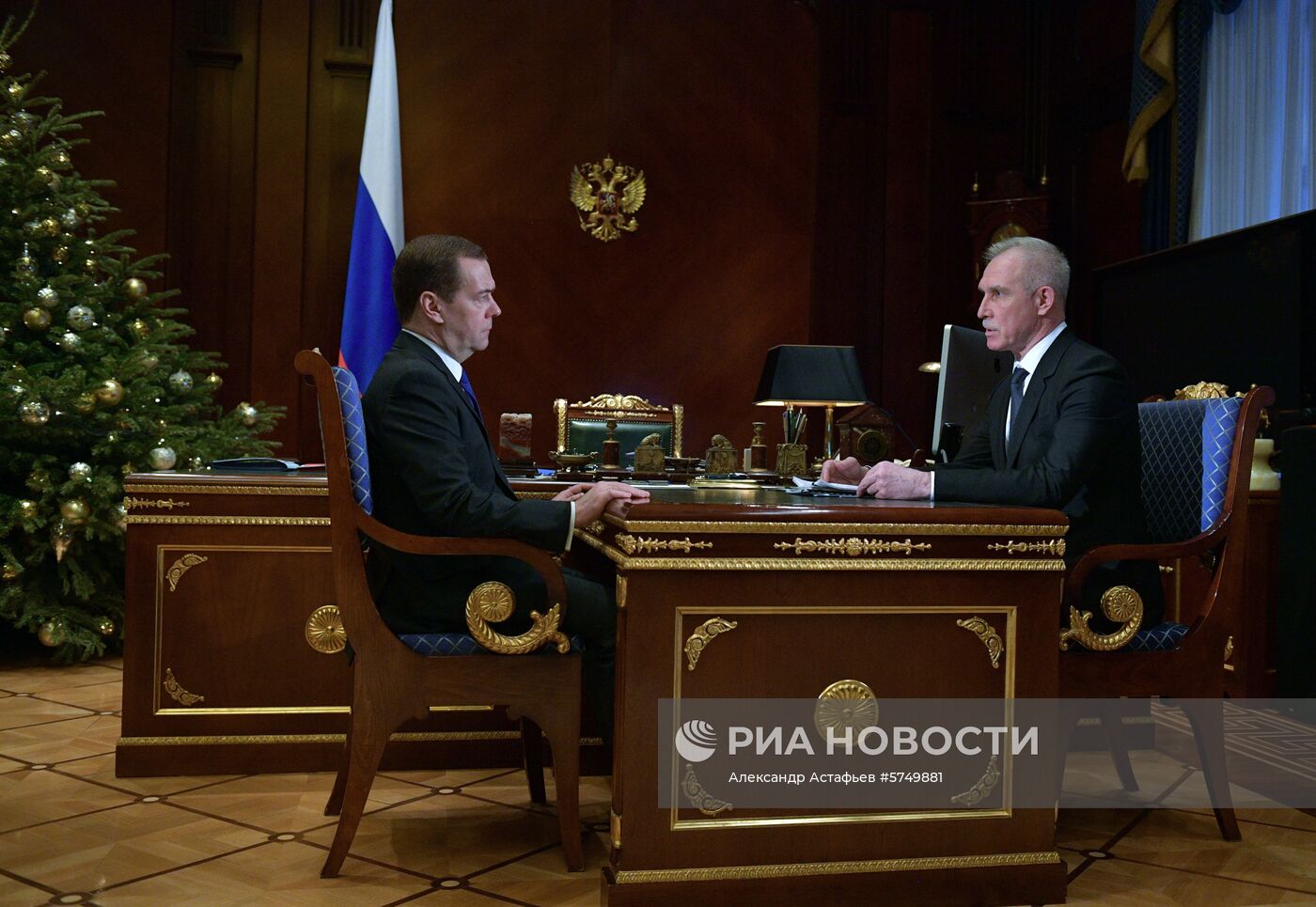 Премьер-министр РФ Д. Медведев встретился с губернатором Ульяновской области С. Морозовым