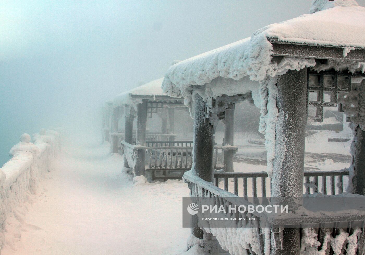 Зима на Байкале