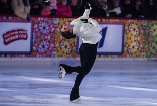 Шоу "Королевы льда" на ГУМ-катке