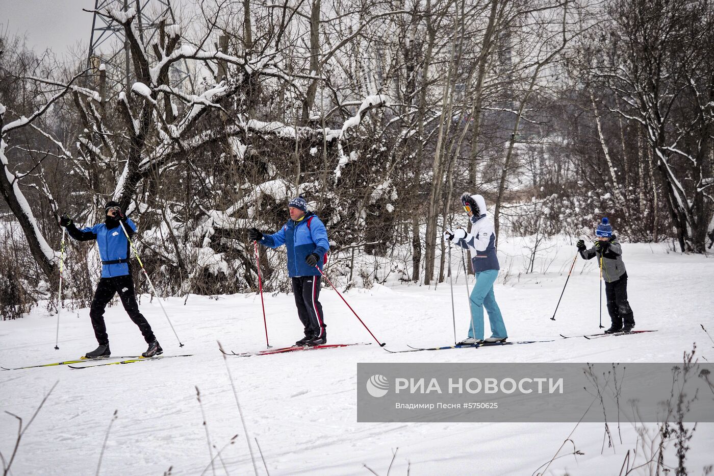 Катание на лыжах в зоне отдыха «Битца»