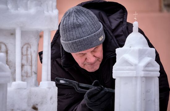 Исаакиевский собор из снега построил житель Санкт-Петербурга