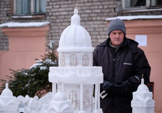 Исаакиевский собор из снега построил житель Санкт-Петербурга