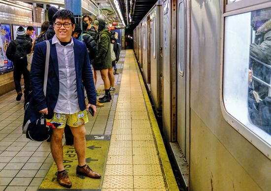 Флешмоб "В метро без штанов" в Нью-Йорке