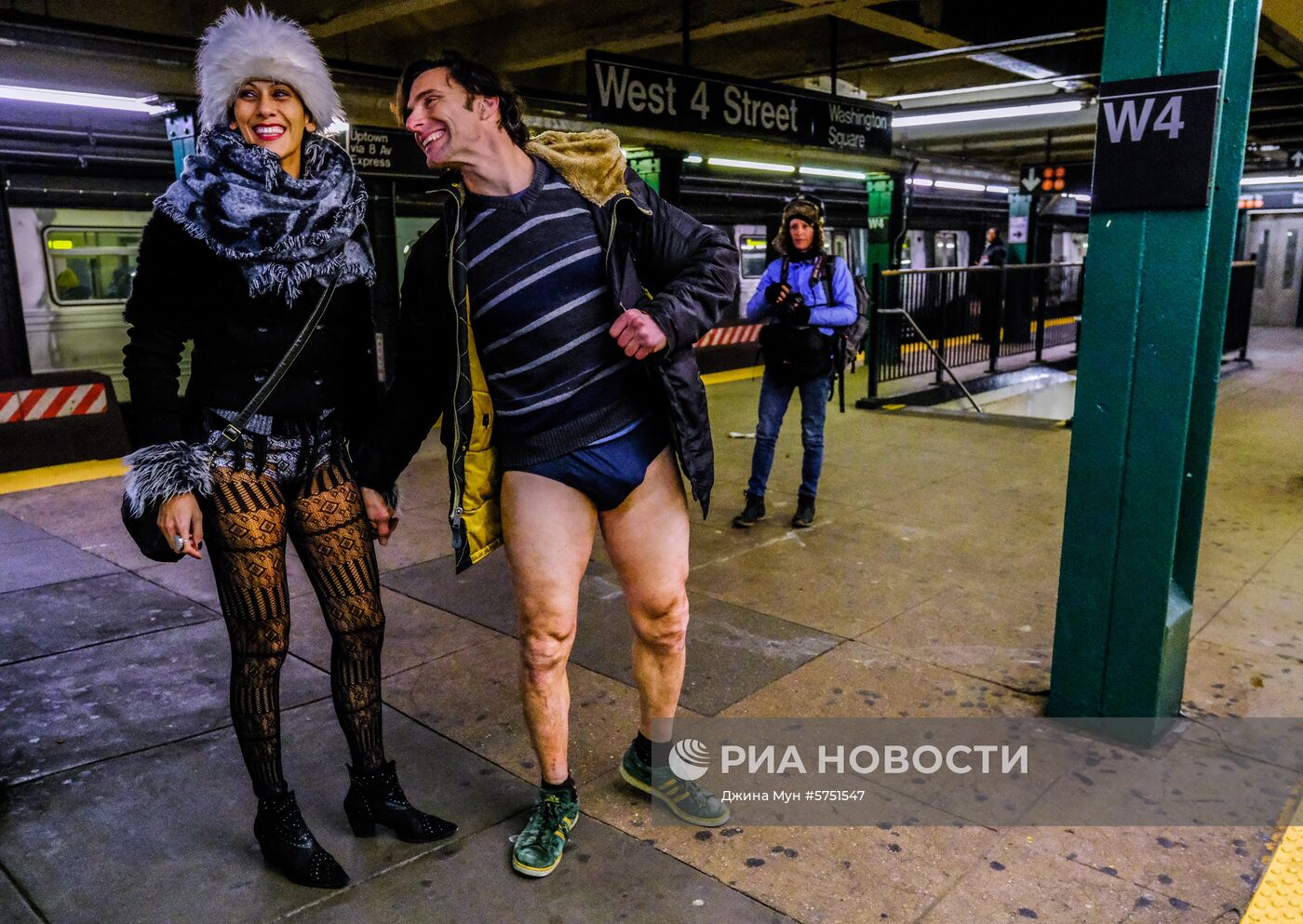 Флешмоб "В метро без штанов" в Нью-Йорке