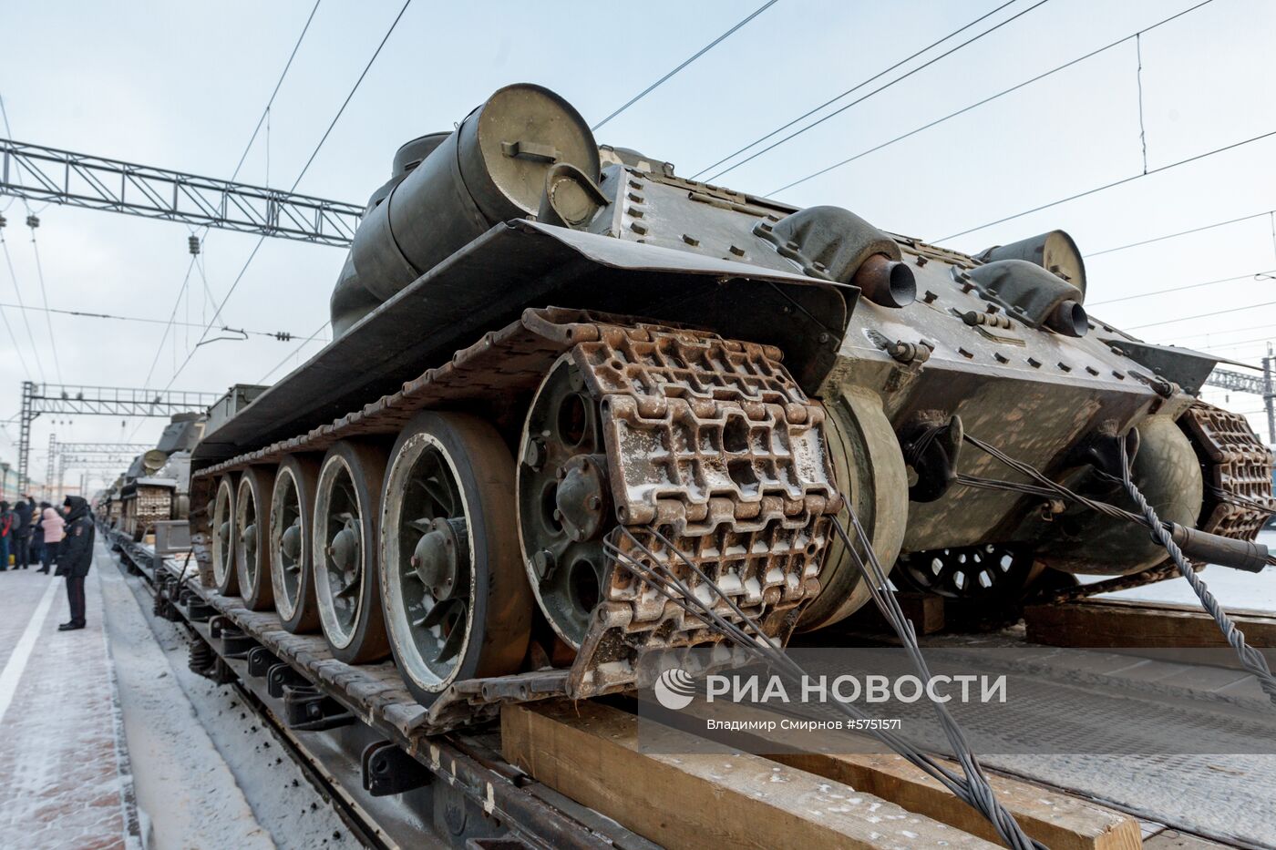 Прибытие эшелона с 30 танками Т-34 в Иркутск