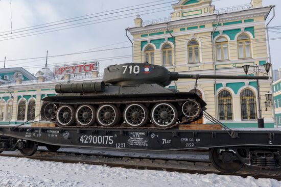 Прибытие эшелона с 30 танками Т-34 в Иркутск