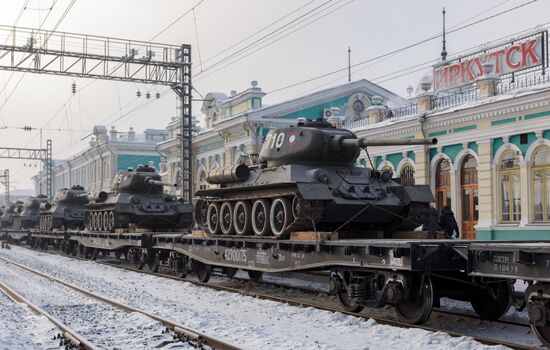 Прибытие эшелона с 30 танками Т-34 в Иркутск