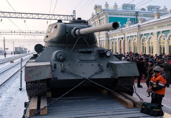 Прибытие эшелона с 30 танками Т-34 в Иркутск