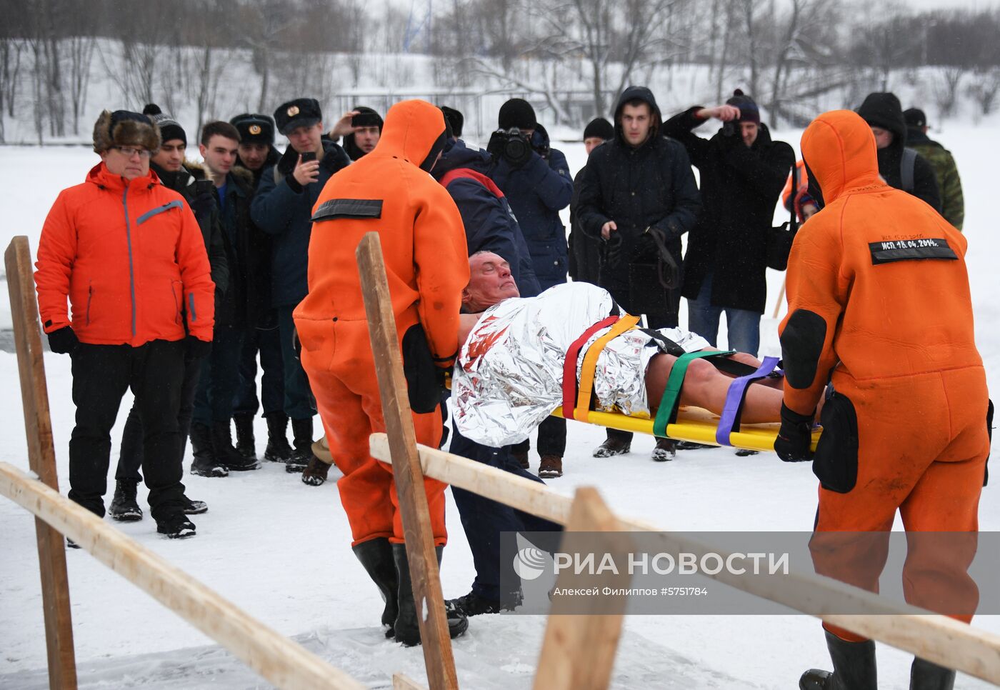 Учения МЧС России по спасению людей в местах проведения крещенских купаний