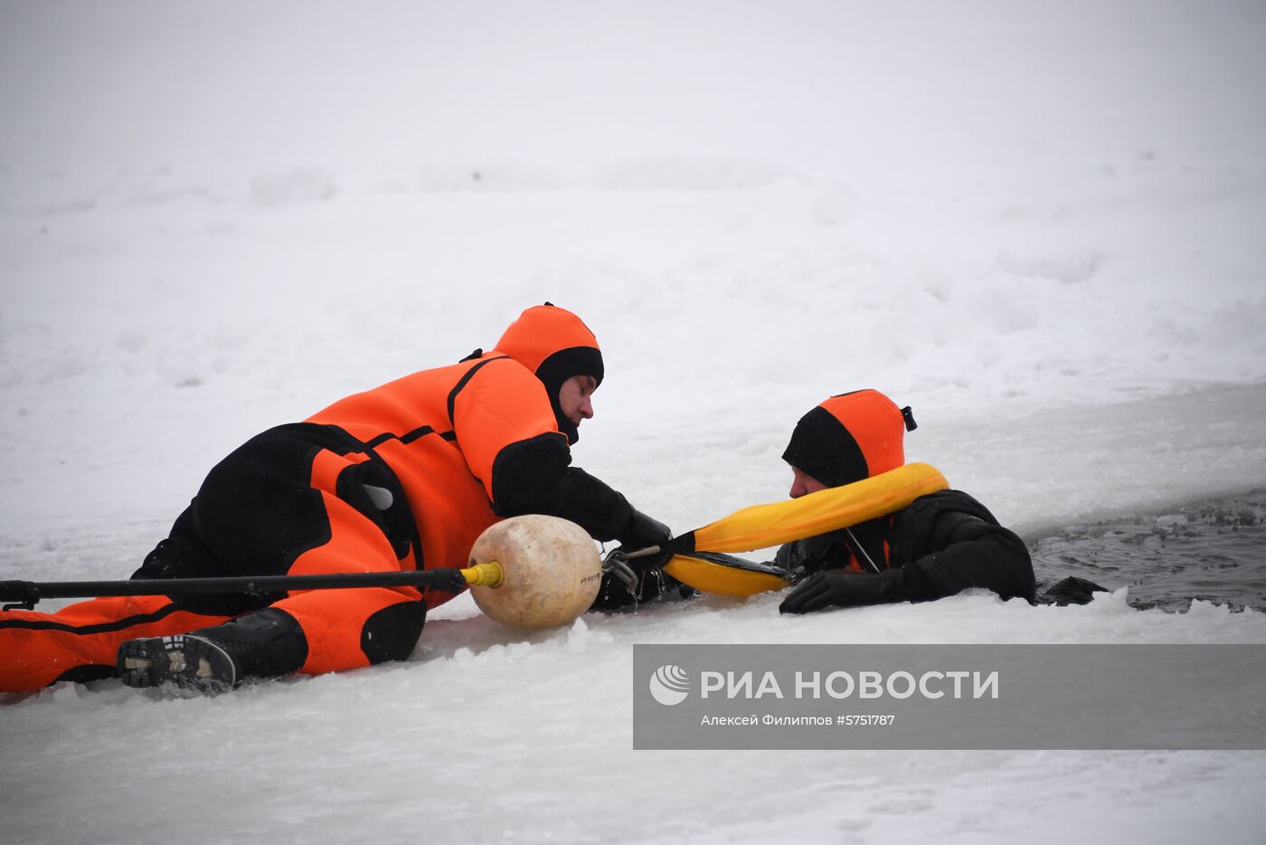 Учения МЧС России по спасению людей в местах проведения крещенских купаний