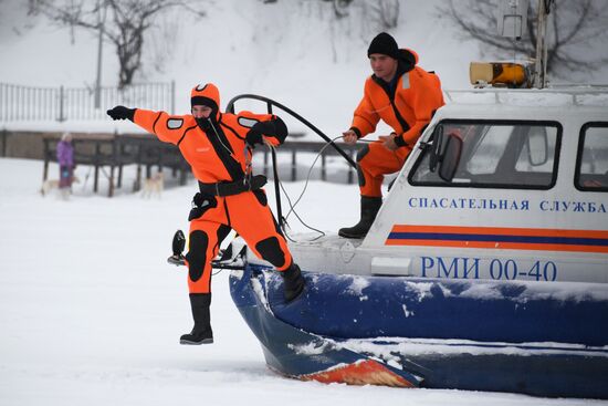 Учения МЧС России по спасению людей в местах проведения крещенских купаний