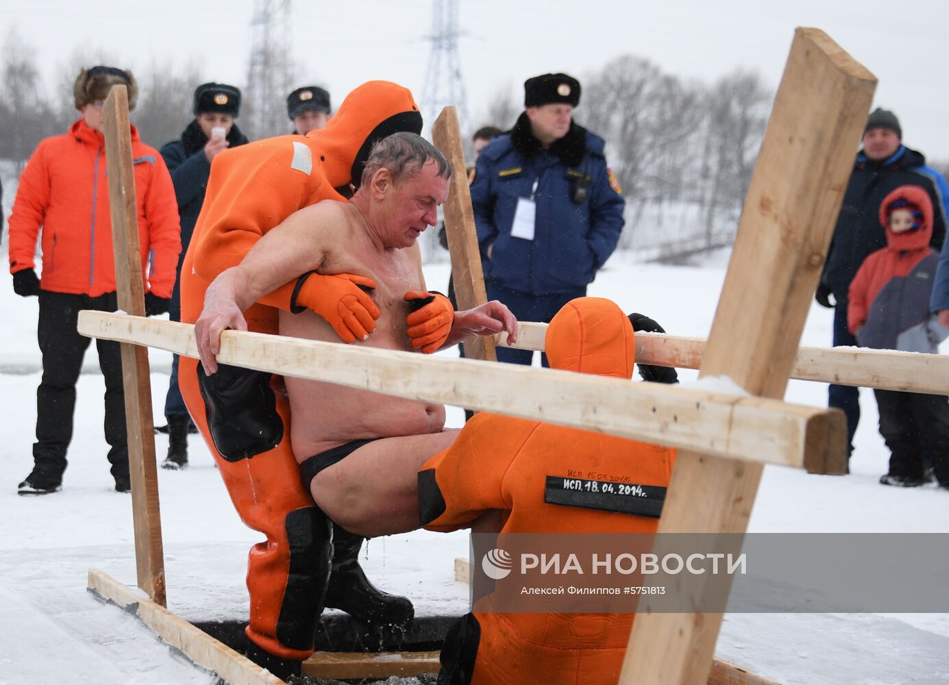 Учения МЧС России по спасению людей в местах проведения крещенских купаний