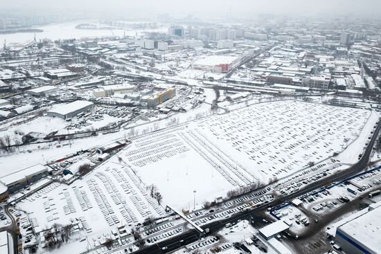 Стоянка автомобилей  в Москве