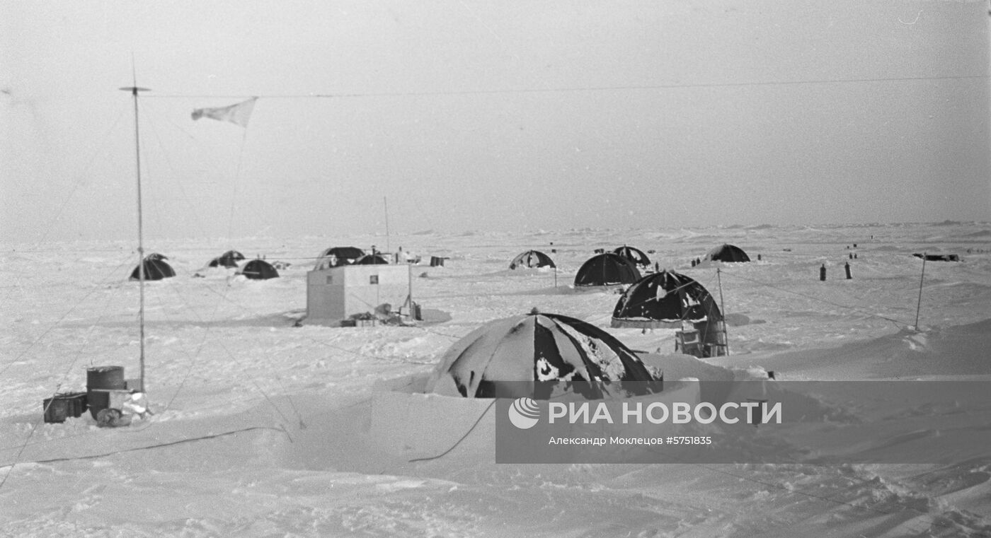 Научно-исследовательская дрейфующая станция "Северный полюс-11"