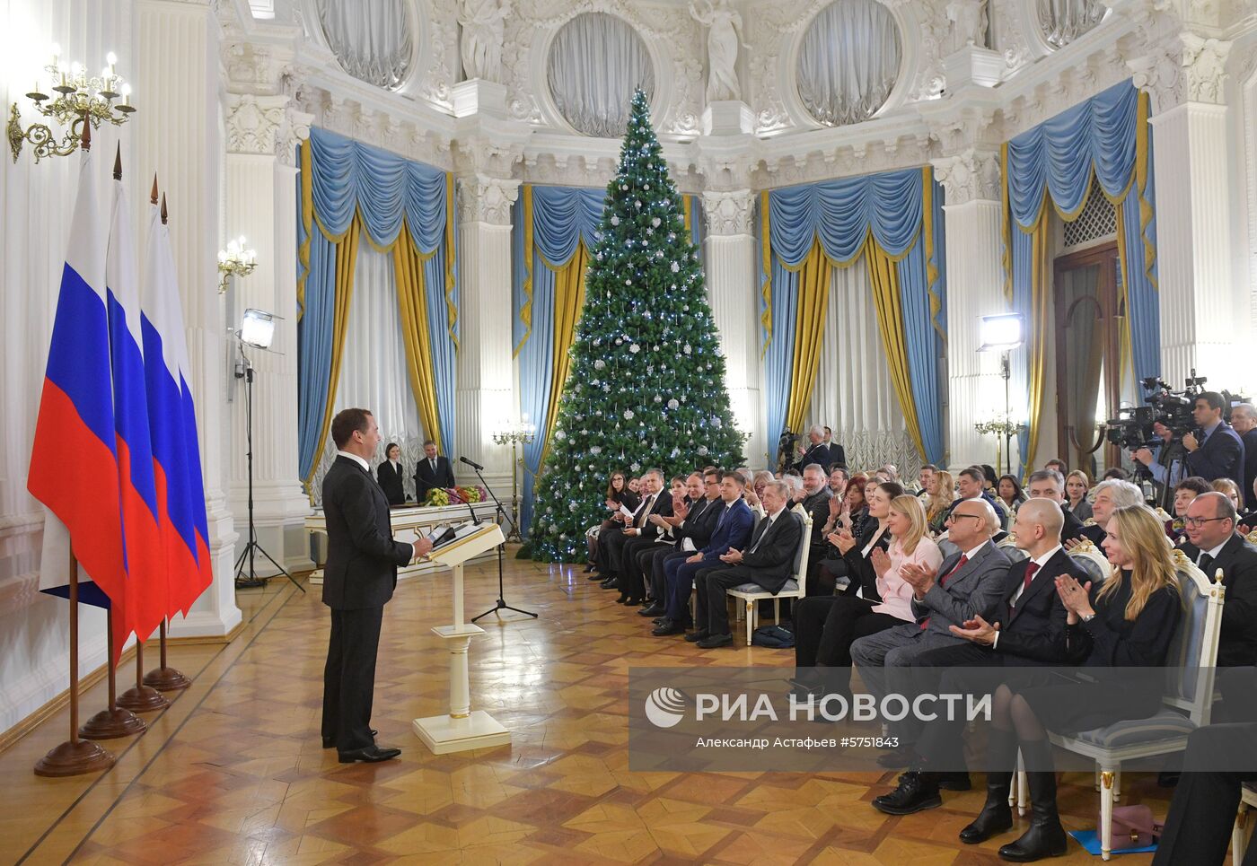 Премьер-министр РФ Д. Медведев вручил премии правительства РФ 2018 года в области средств массовой информации 