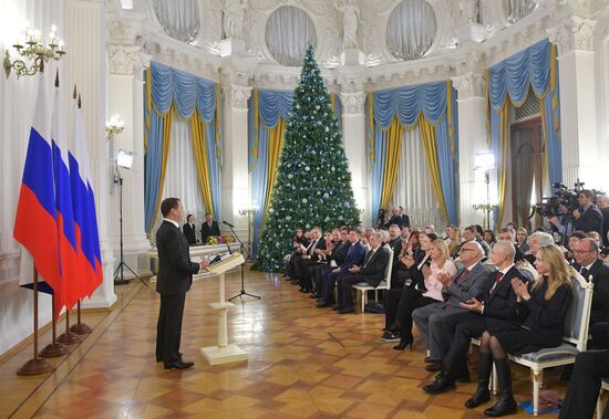 Премьер-министр РФ Д. Медведев вручил премии правительства РФ 2018 года в области средств массовой информации 