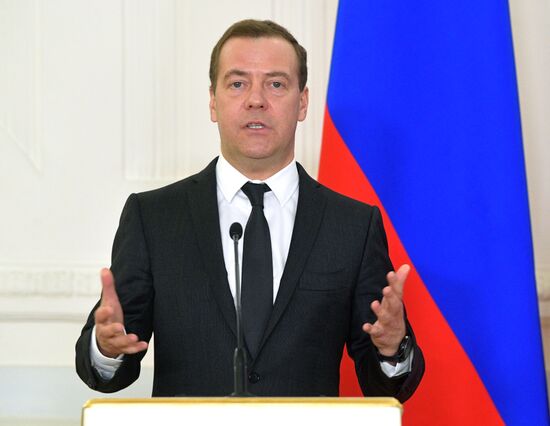 Премьер-министр РФ Д. Медведев вручил премии правительства РФ 2018 года в области средств массовой информации 