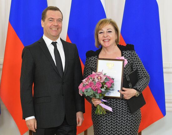 Премьер-министр РФ Д. Медведев вручил премии правительства РФ 2018 года в области средств массовой информации 