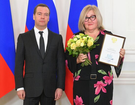 Премьер-министр РФ Д. Медведев вручил премии правительства РФ 2018 года в области средств массовой информации 