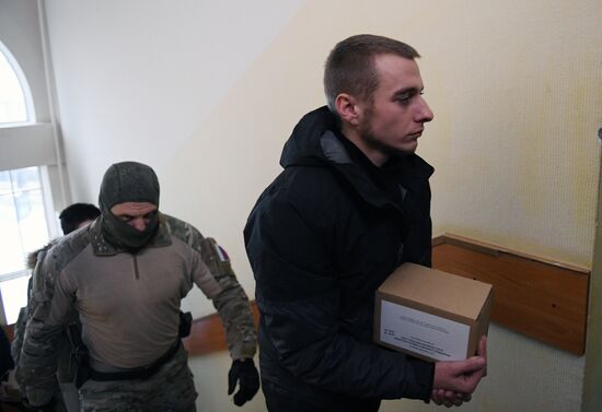 Рассмотрение ходатайства следствия о продлении срока ареста украинским морякам
