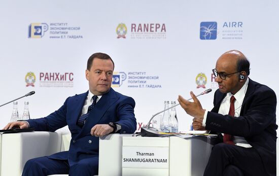 Премьер-министр РФ Д. Медведев посетил Х Гайдаровский форум