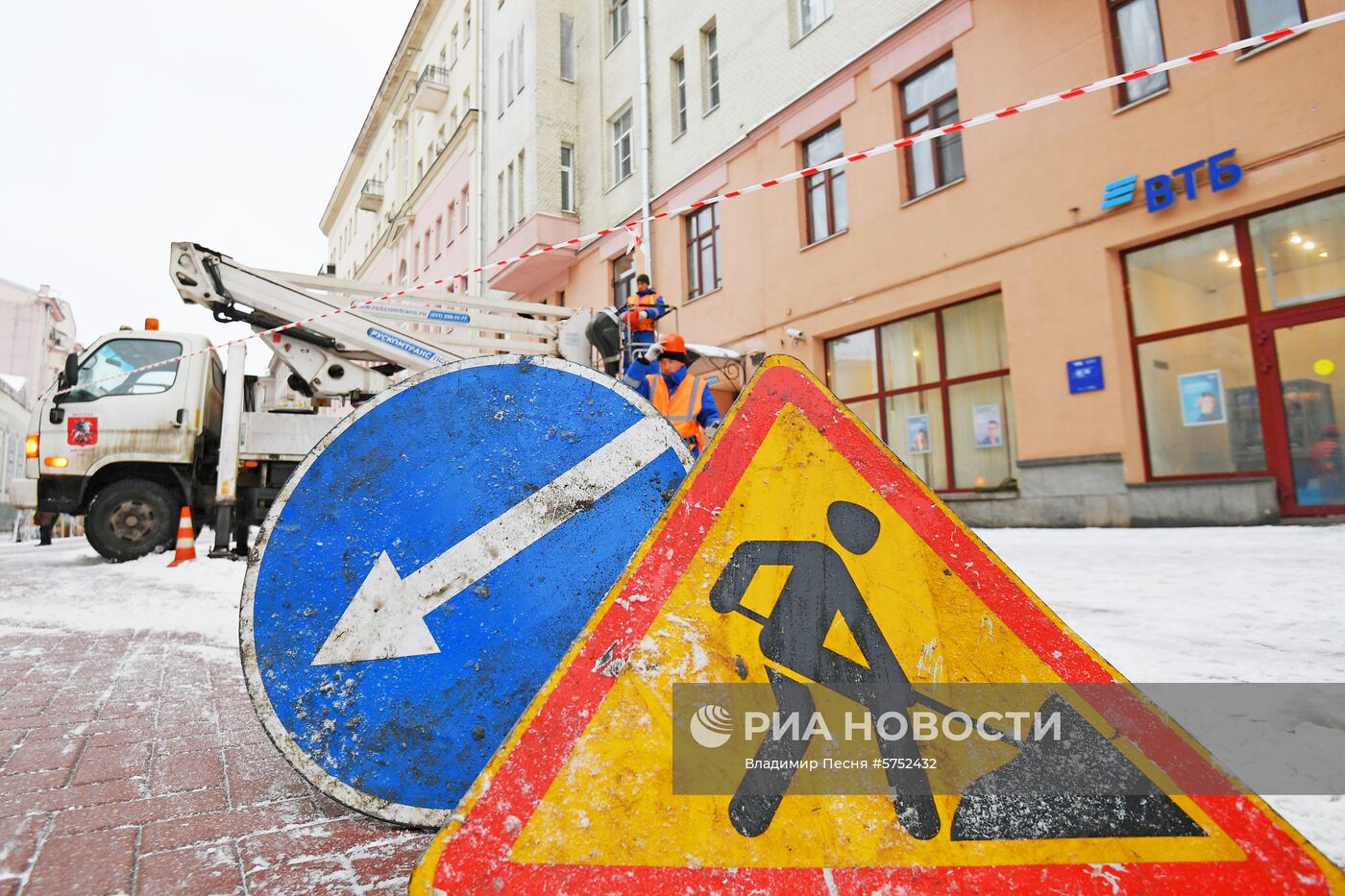 Очистка крыш от наледи в Москве 
