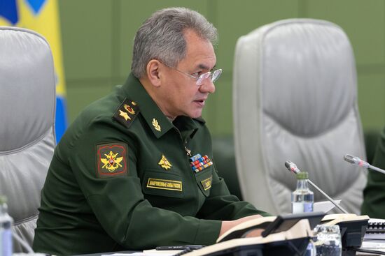 Министр обороны РФ С. Шойгу провел селекторное совещание с руководством ВС РФ