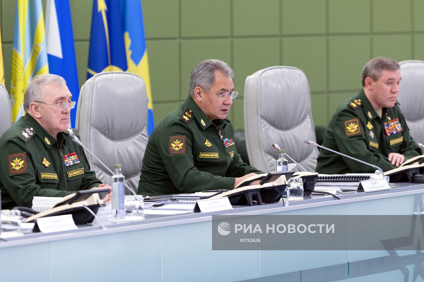 Министр обороны РФ С. Шойгу провел селекторное совещание с руководством ВС РФ