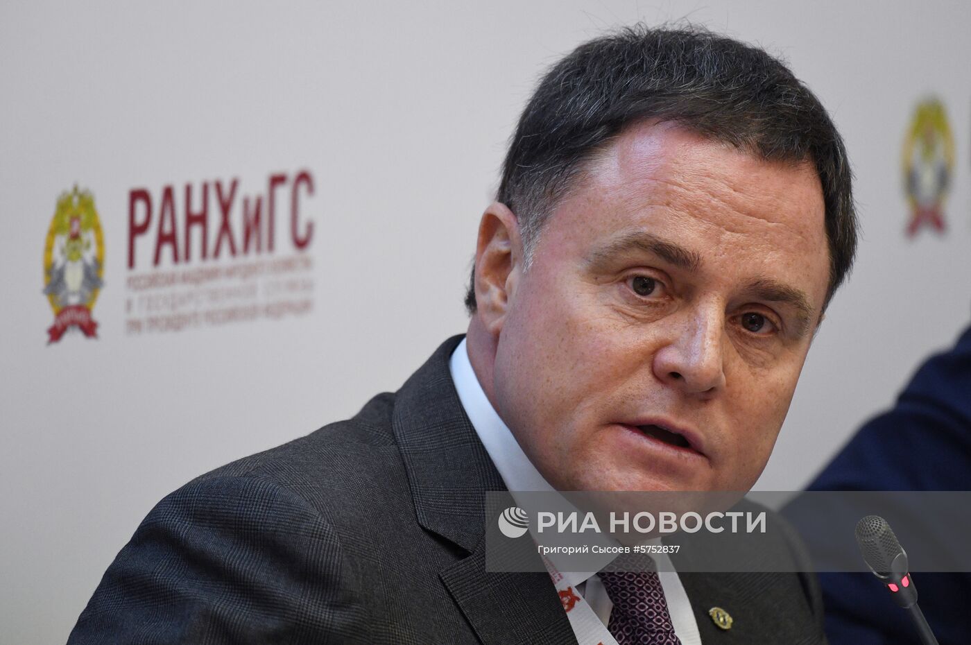 Х Гайдаровский форум. День первый